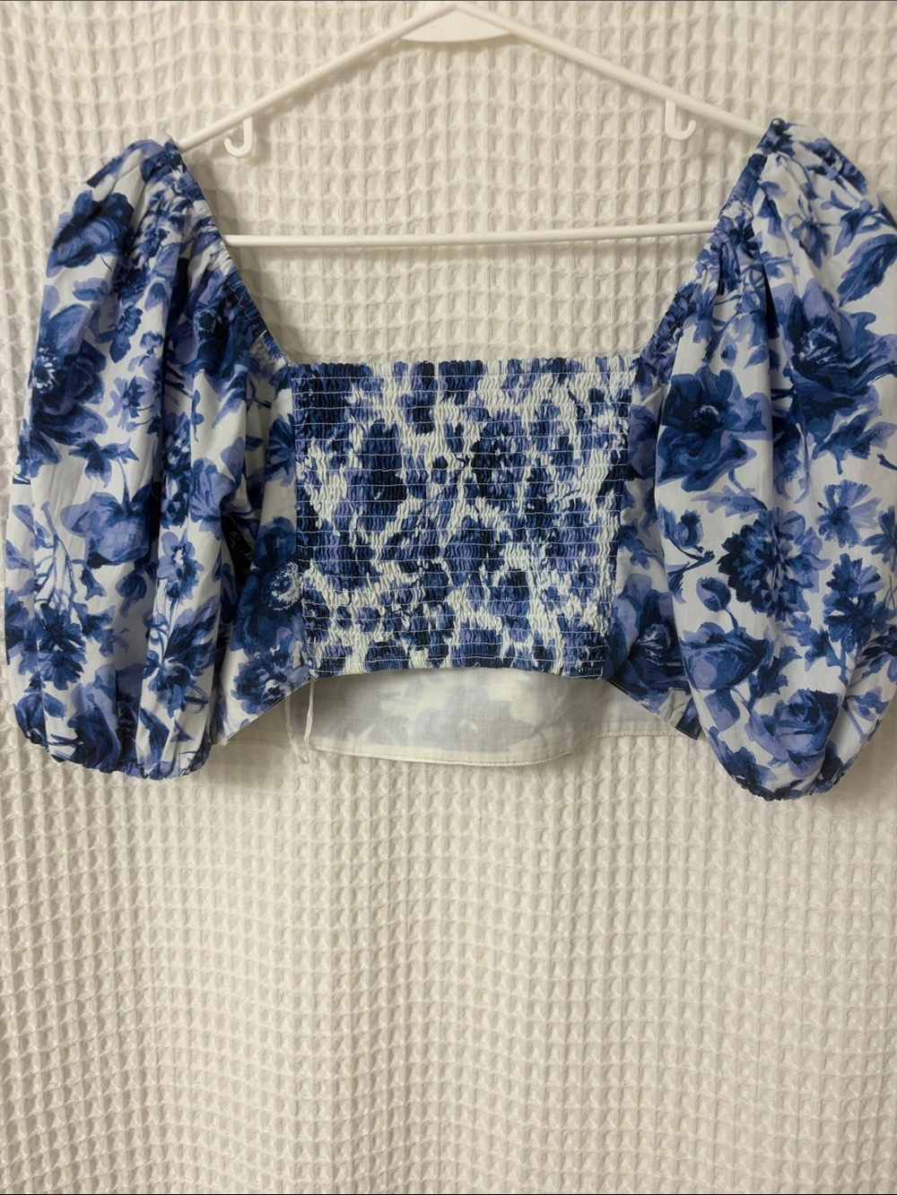Abercrombie & Fitch Emerson Blue White Floral Crop Smocked Puff Sleeve Top Small - Picture 8 of 9